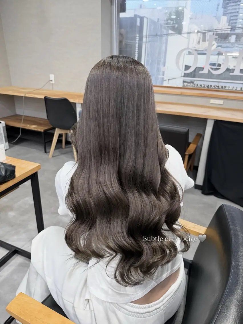 カラー 透明感カラー グレージュ ヘアカラー ヒナ .のヘアスタイル