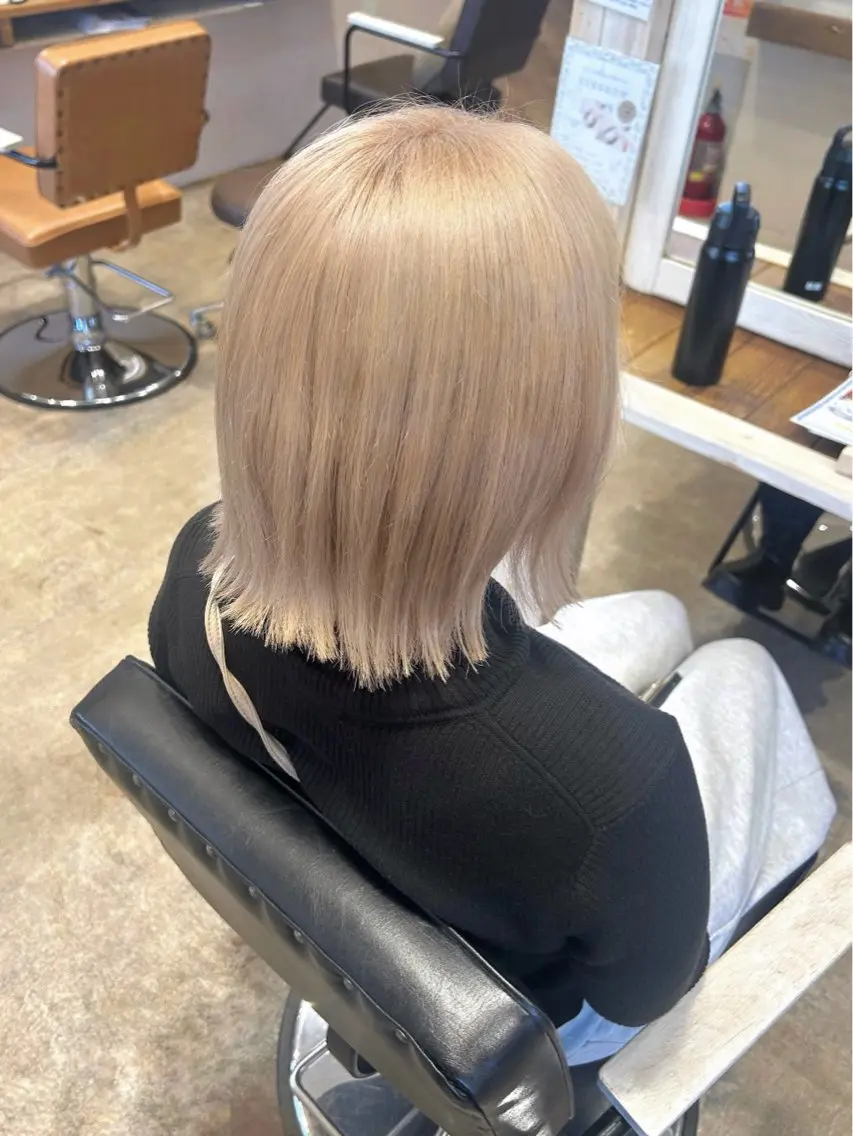 カラー ベージュカラー ホワイトベージュ 横山ダブルカラー ハイライト透明感カラのヘアスタイル