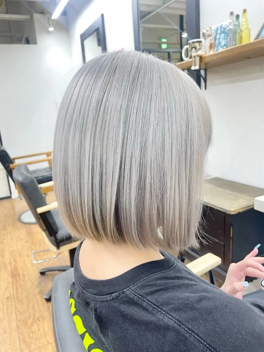 ショート カラー ブリーチ 青木 優歩のヘアスタイル