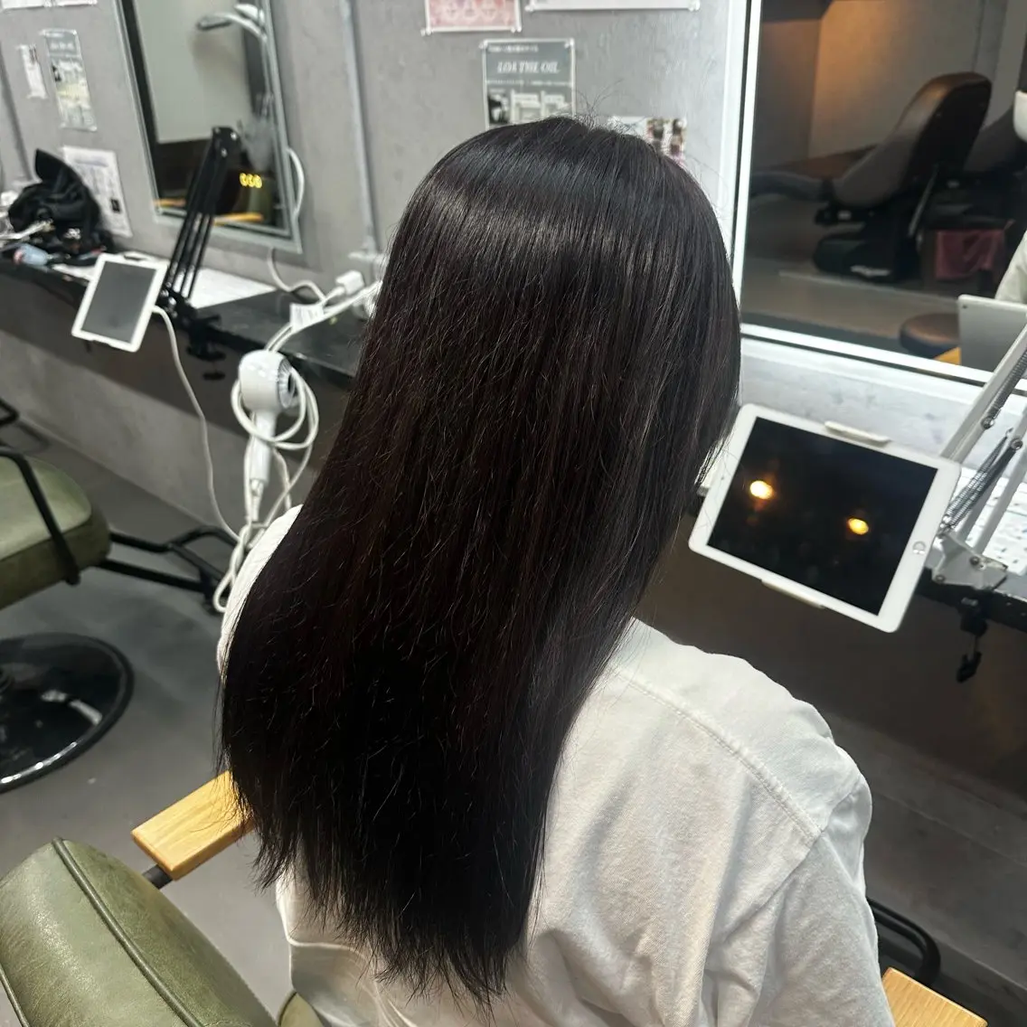 ロング パープルカラー ヘアカラー トリートメント 出崎 風果のヘアスタイル