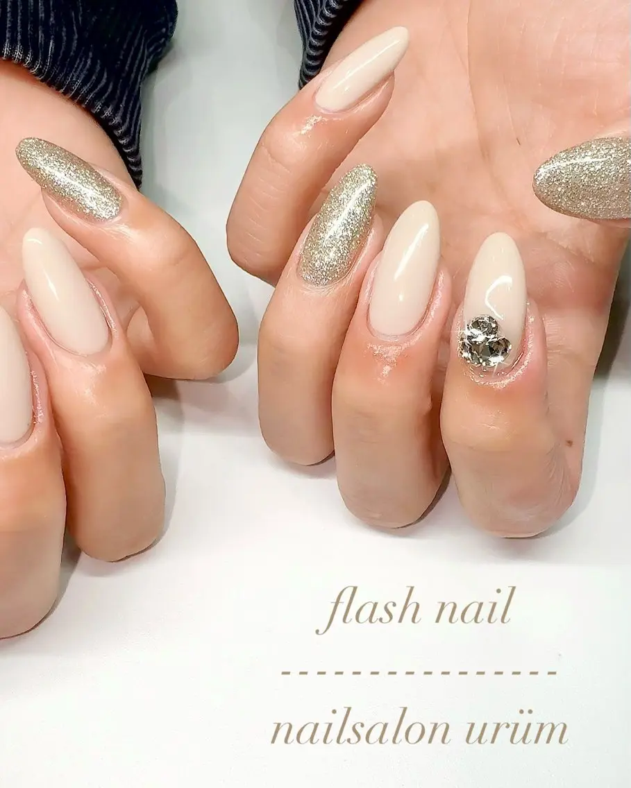 ネイル ラメ(グリッター) ワンカラーネイル ストーンネイル ホワイト nailsalon urümのネイルデザイン