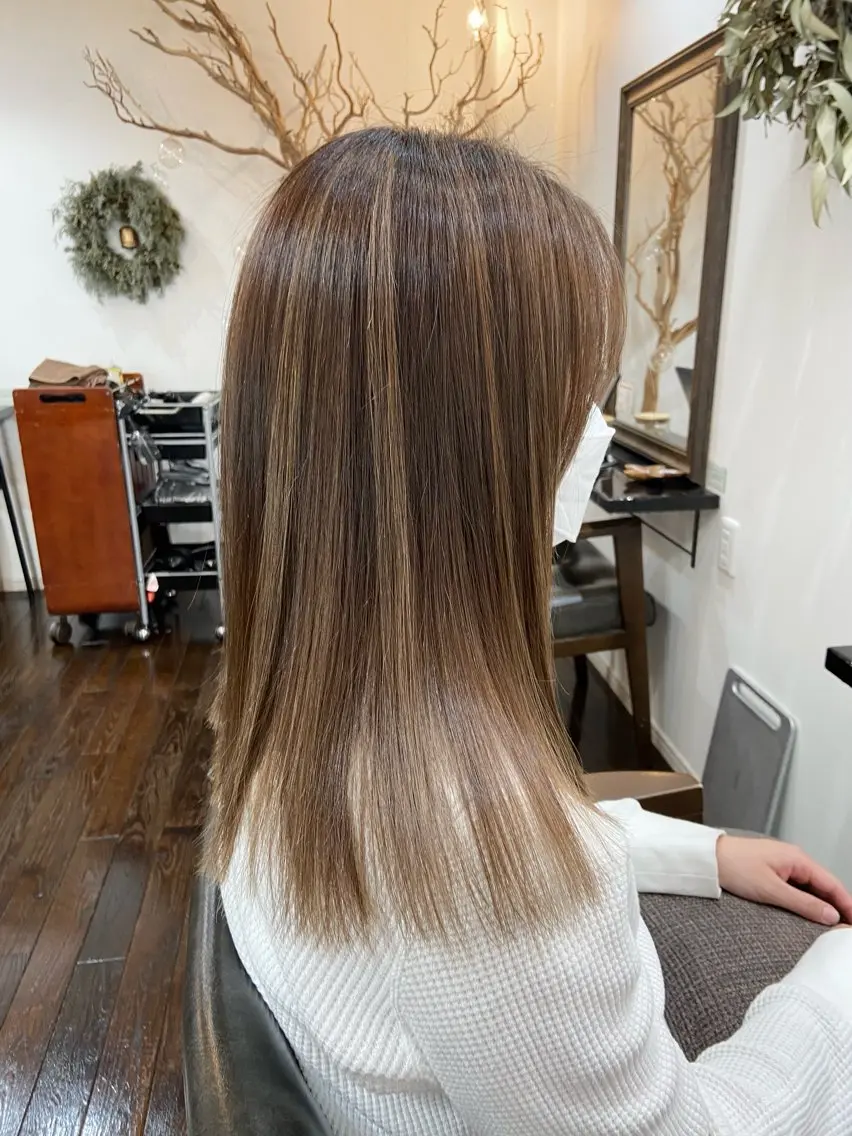 カット+ハイライト（ケアブリーチ）+カラー+1stepトリートメントの写真