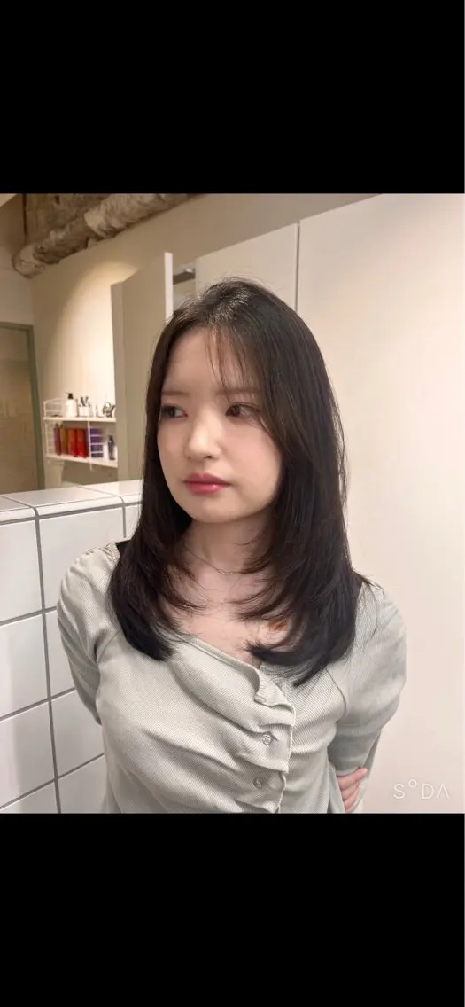 セミロング くびれヘア 顔周りカット 韓国風ヘア レイヤーカット カット トリートメント 縮毛/パーマ/カラー LUVISM佐藤里咲のヘアスタイル