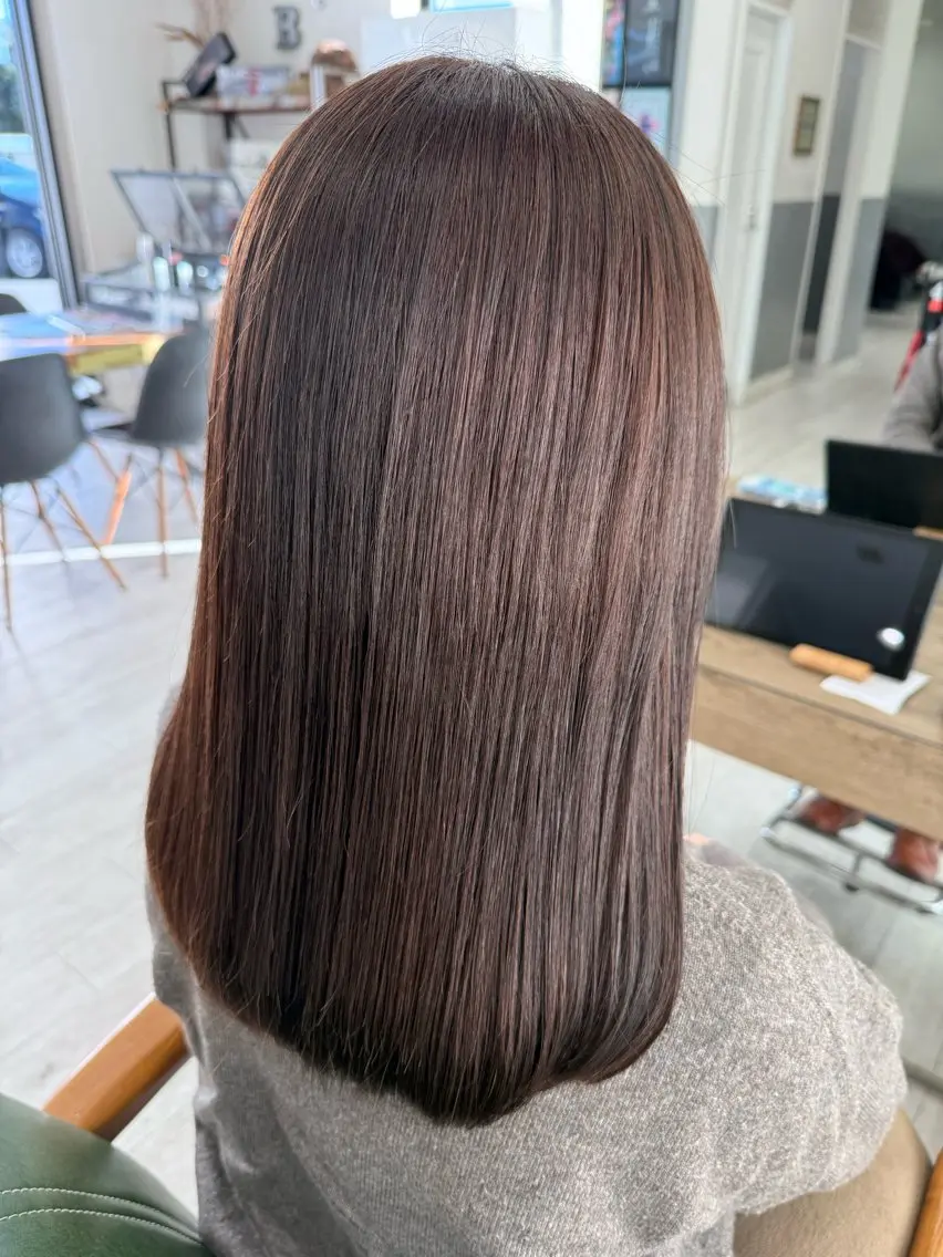 セミロング アッシュ アッシュブラウン カット ヘアカラー トリートメント 花森 捺巳のヘアスタイル