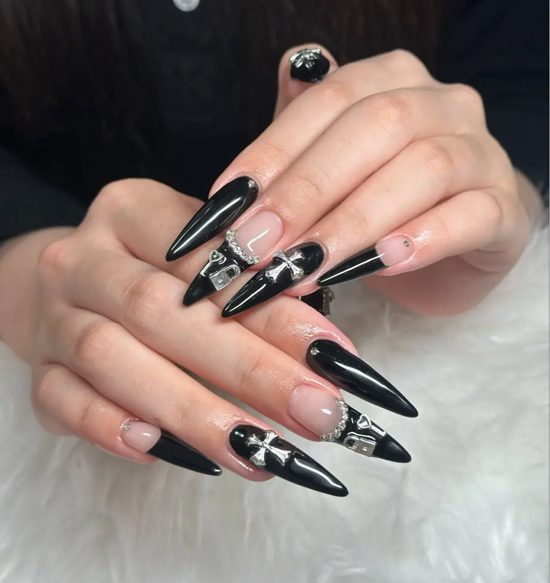 ネイル フレンチネイル ジェルネイル ガラスフレンチ ハロウィン ハート ハンドネイル H.baby Nail Salonのネイルデザイン