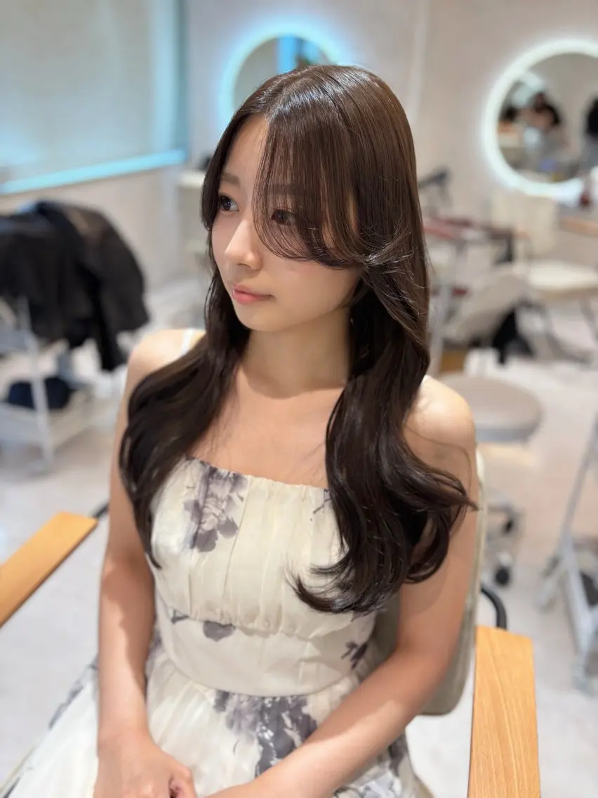 ロング カラー ヘアアレンジ グレージュ レイヤーカット カット ヘアカラー トリートメント 韓国風レイヤーカット 💎髪質改善"yuiのヘアスタイル