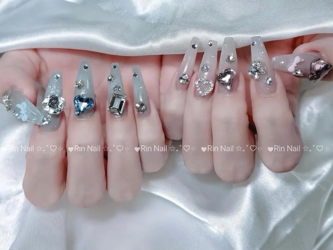 ネイル ブルー フラッシュネイル フラワーネイル ホログラムネイル キラキラネイル ハンドネイル Rin Nail 新大久保店のネイルデザイン