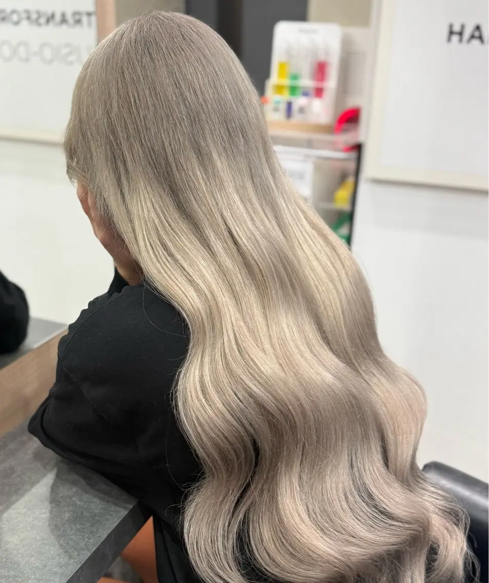 ロング カット ヘアカラー エクステ RIEブリーチ& エクステ特化型のヘアスタイル