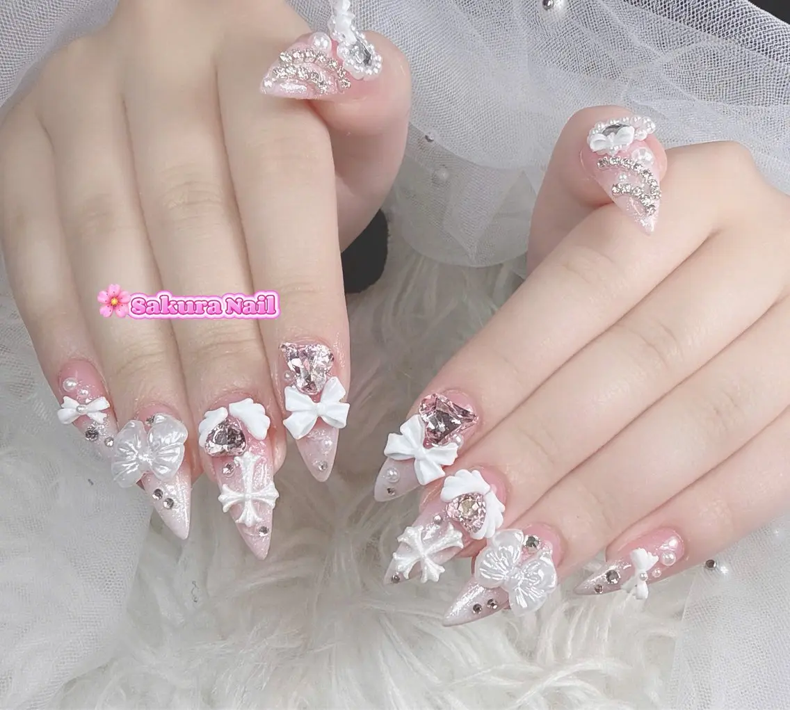 ネイル アートネイル オーロラネイル ボルドー チークネイル フレンチネイル ハンドネイル Sakura Nail Salonのネイルデザイン