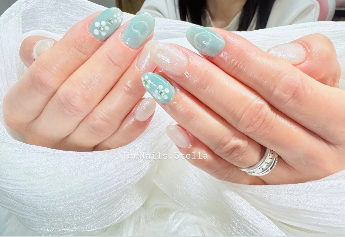 自爪、マグネットネイル🧲2色までハート形❤️簡単ア-ト2本🎀持ち込みデザインOKです。オフ別料金です。の写真