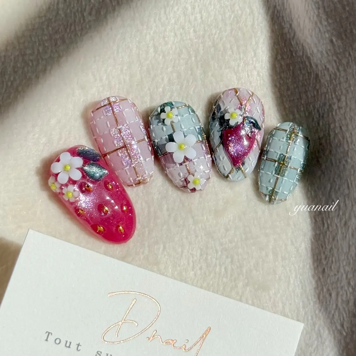 ネイル YÜA NAILのネイルデザイン