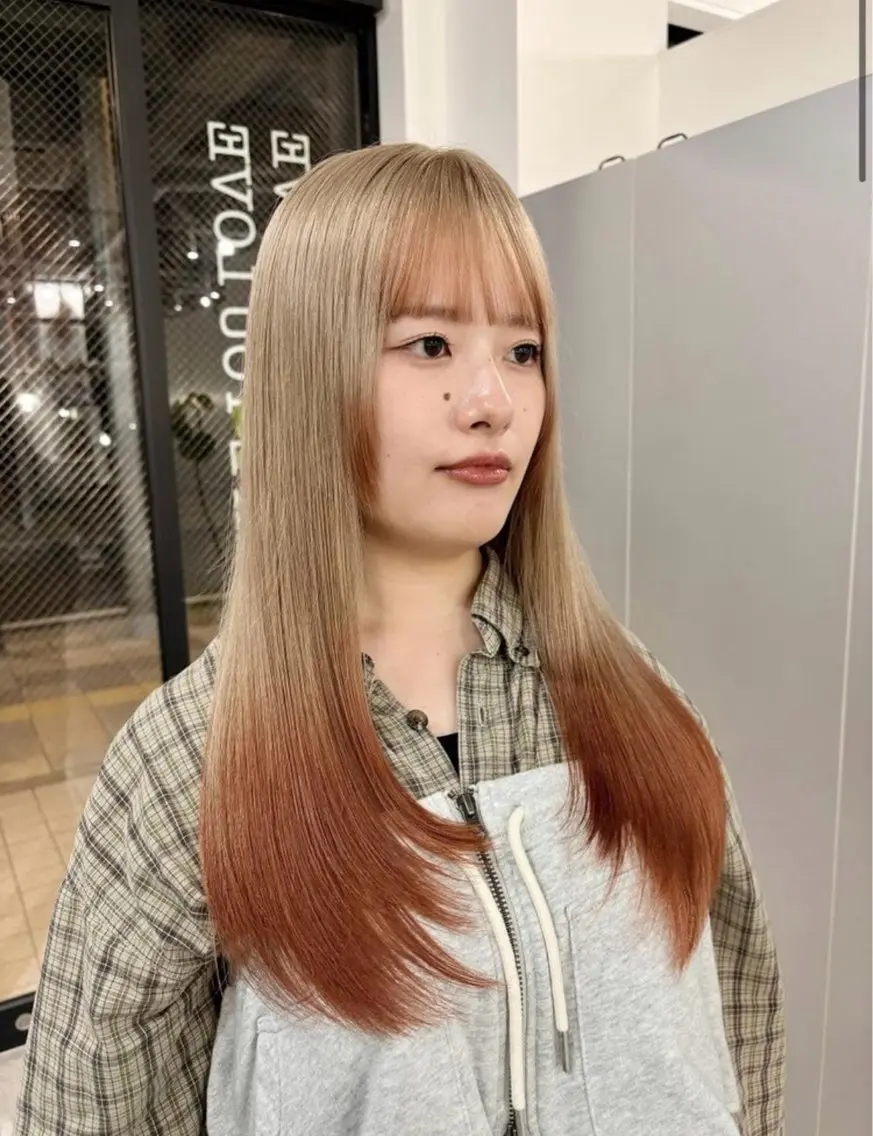 ロング ヘアカラー 森田 あかりのヘアスタイル