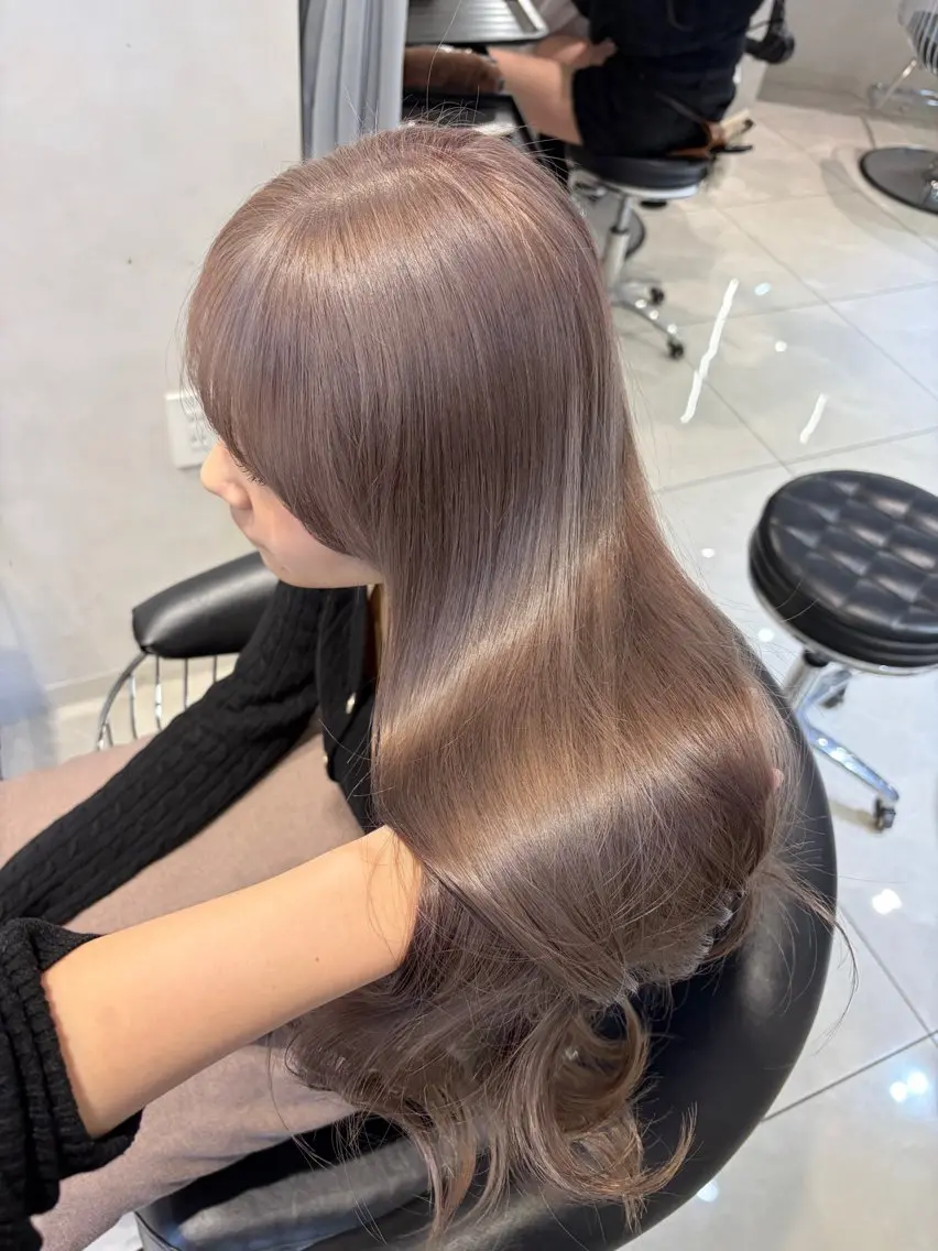 ロング カラー ブリーチ 透明感カラー グレージュ ミルクティーグレージュ ロング ヘアカラー トリートメント 韓国レイヤー×モテ髪 /MITSUKI🤍のヘアスタイル