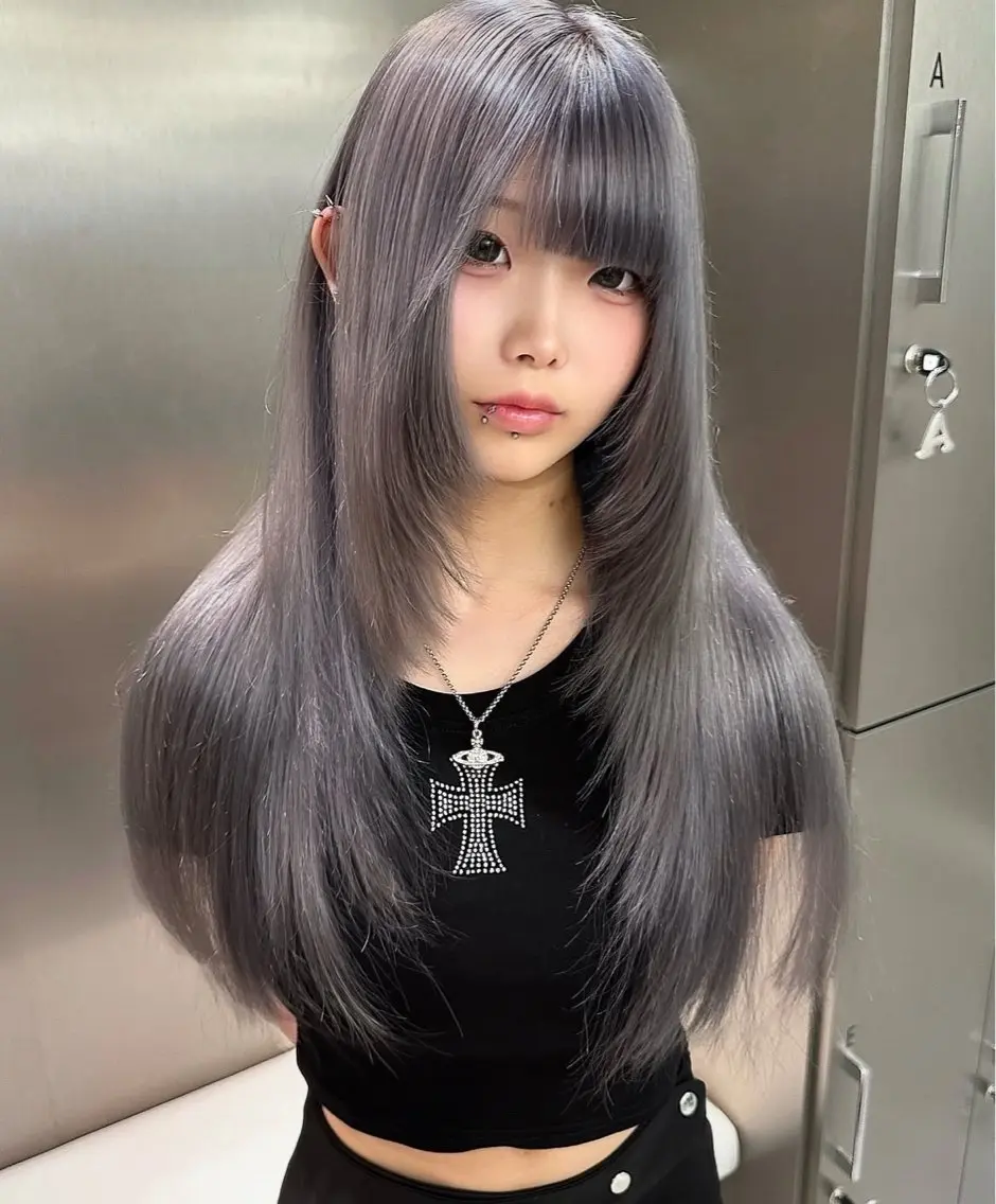 ロング カラー ヘアカラー 艶カラー/地毛風 ストレート mikaのヘアスタイル