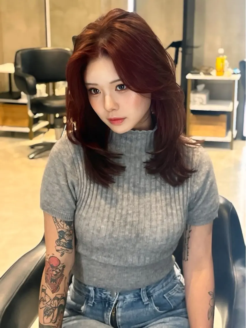 ミディアム カット ヘアカラー トリートメント 海野翔吾🇨🇳 ワンホンレイヤーのヘアスタイル
