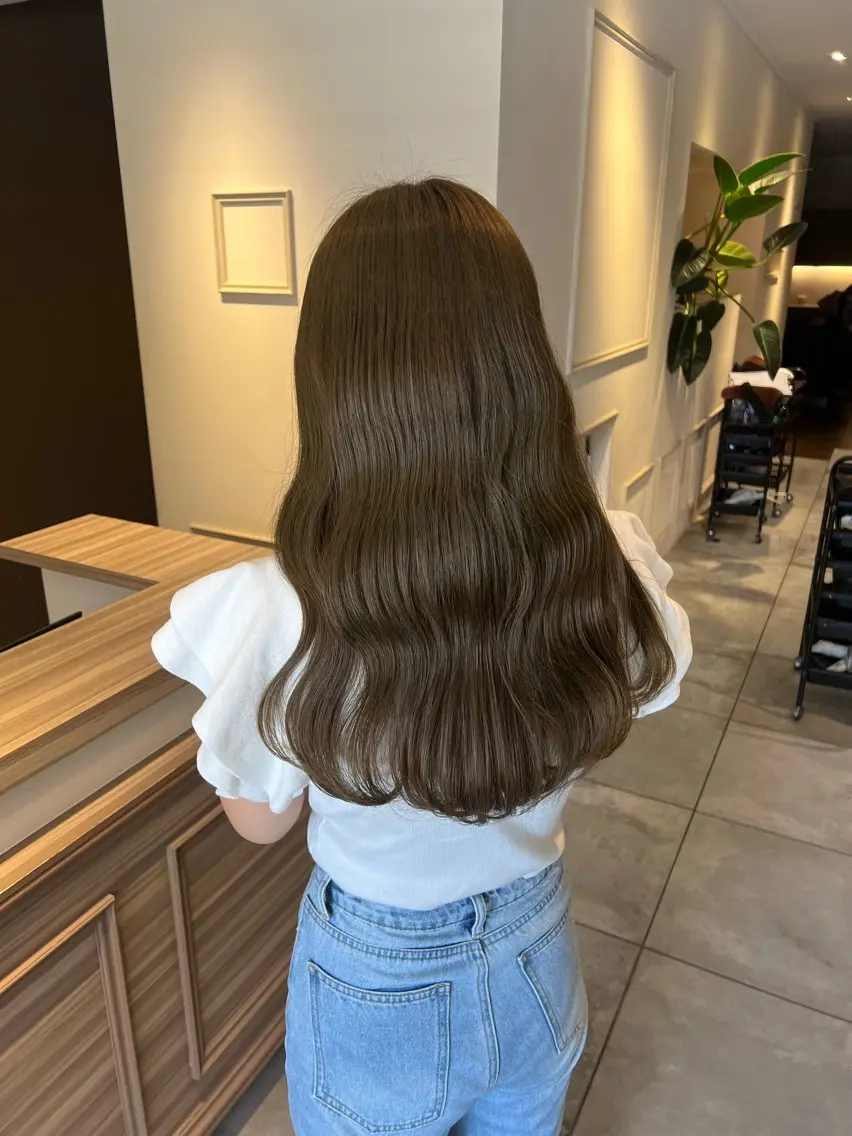 ロング カラー ベージュカラー ブリーチ ダブルカラー ブリーチなしカラー オリーブベージュ カット ヘアカラー 西村 美羽のヘアスタイル