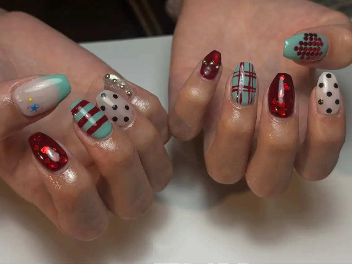 ネイル ボルドー ドット グリーン ハート 持ち込み ハンドネイル D.d nail Rina✨のネイルデザイン