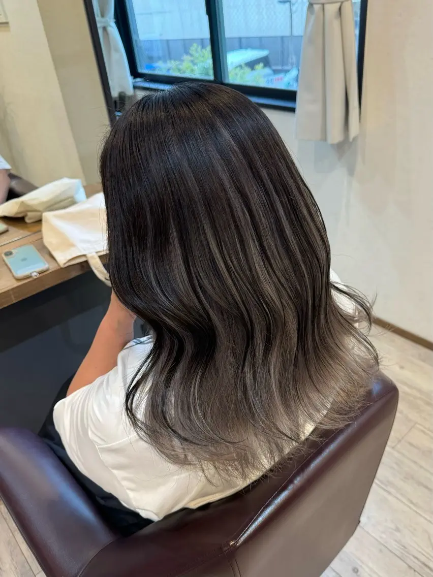 セミロング カラー 内沼 恵留菜のヘアスタイル