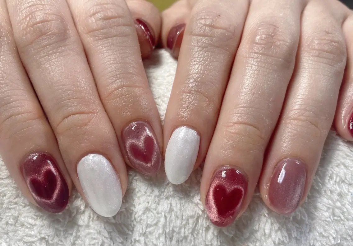 ネイル ハート マグネットネイル ハンドネイル ニュアンスネイル🌈 MYU Nailsのネイルデザイン
