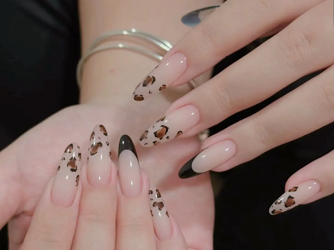 メンズ ネイル メンズ韓国風 オーロラネイル チークネイル 長さ出し フレンチネイル ハンドネイル NEW NAIL 池袋🔥🧲のネイルデザイン