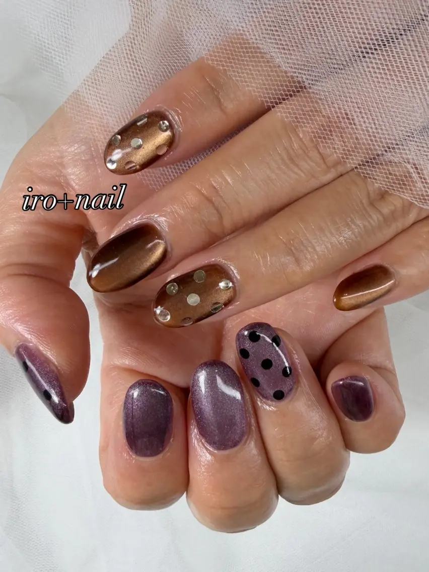 ネイル ブラウン ドット マグネットネイル パープル ハンドネイル iro+ nailのネイルデザイン