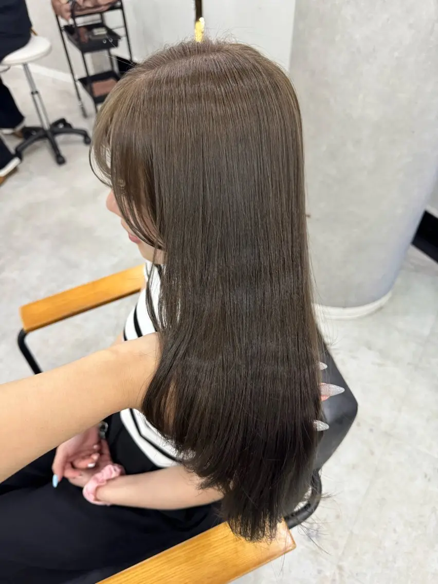 ロング カラー ベージュカラー モカベージュ カット ヘアカラー トリートメント 赤み無し柔らかカラー 【梅田】madokaのヘアスタイル