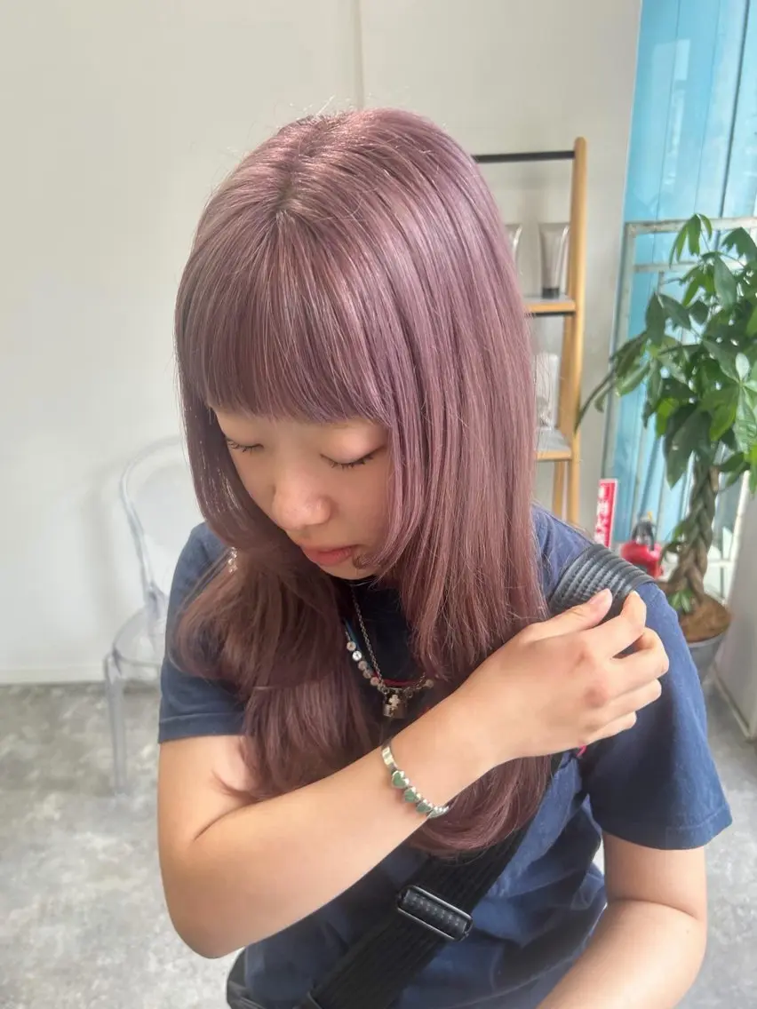 セミロング カラー ブリーチ ピンクカラー ヘアカラー 金澤 希空のヘアスタイル