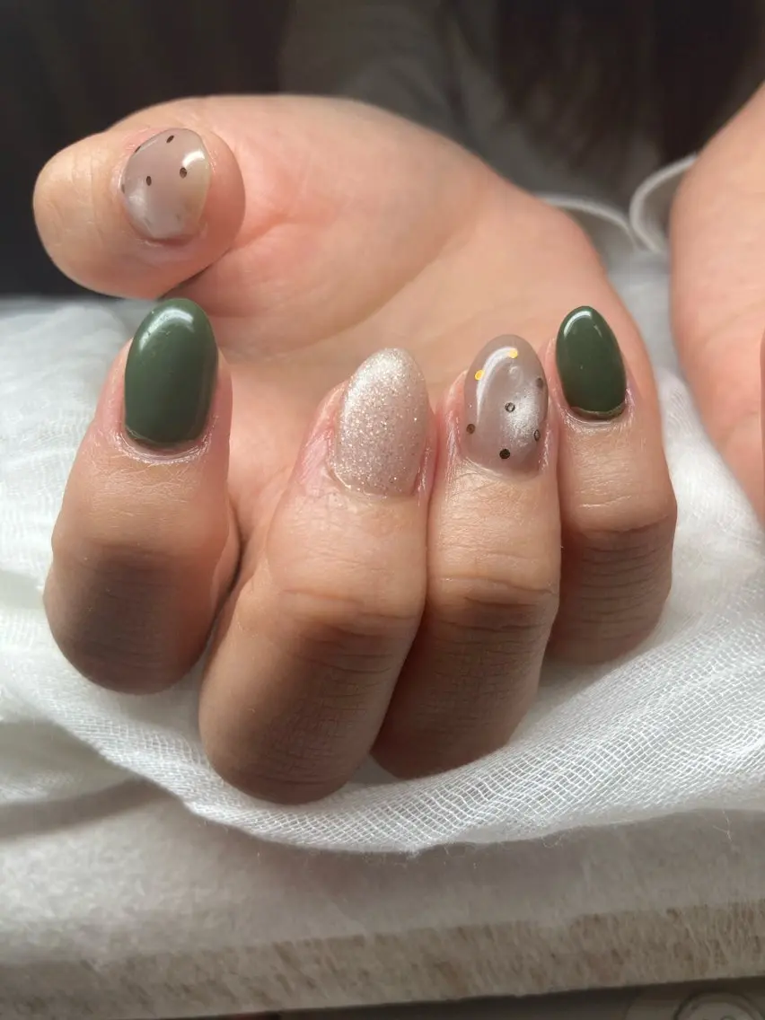 ネイル ドット キラキラネイル 持ち込み オフィスネイル ショートネイル cheminee kaoriのネイルデザイン