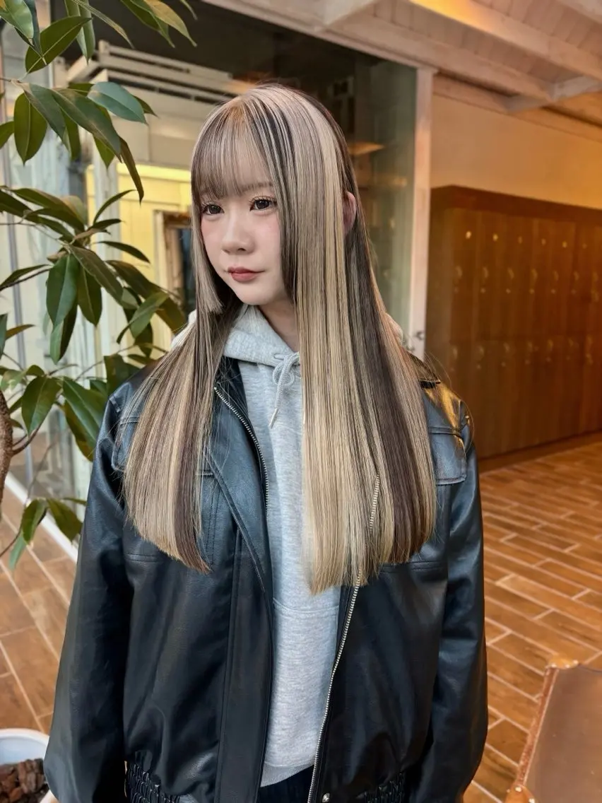 ロング カラー デザインカラー ハイトーンカラー 卒業式のヘアスタイル ヘアカラー ハイトーン/デザイン カラー/るいのヘアスタイル