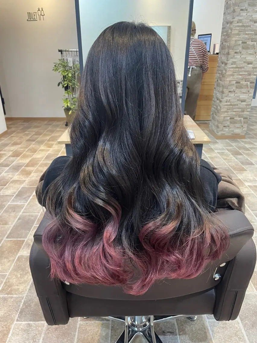 ロング カラー ピンクカラー ヘアカラー YUI/ ブリーチカラー🌷のヘアスタイル