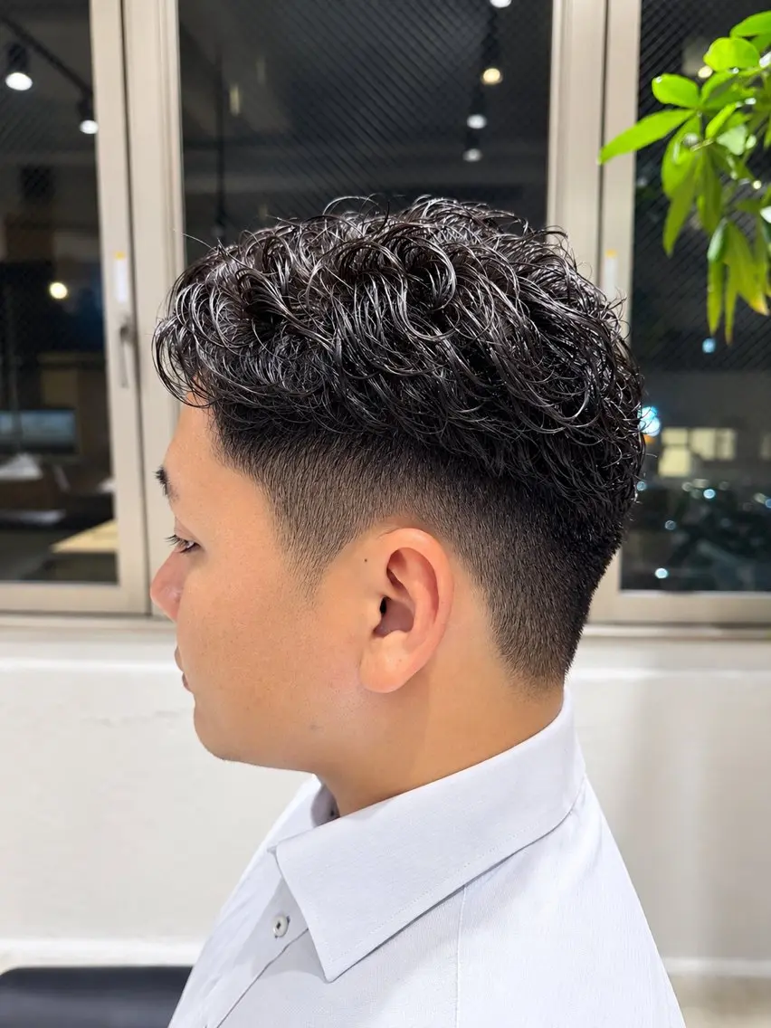 メンズ フェードカット メンズパーマ 刈り上げ カット パーマ 透明感/暖色カラー /カットいっきのヘアスタイル