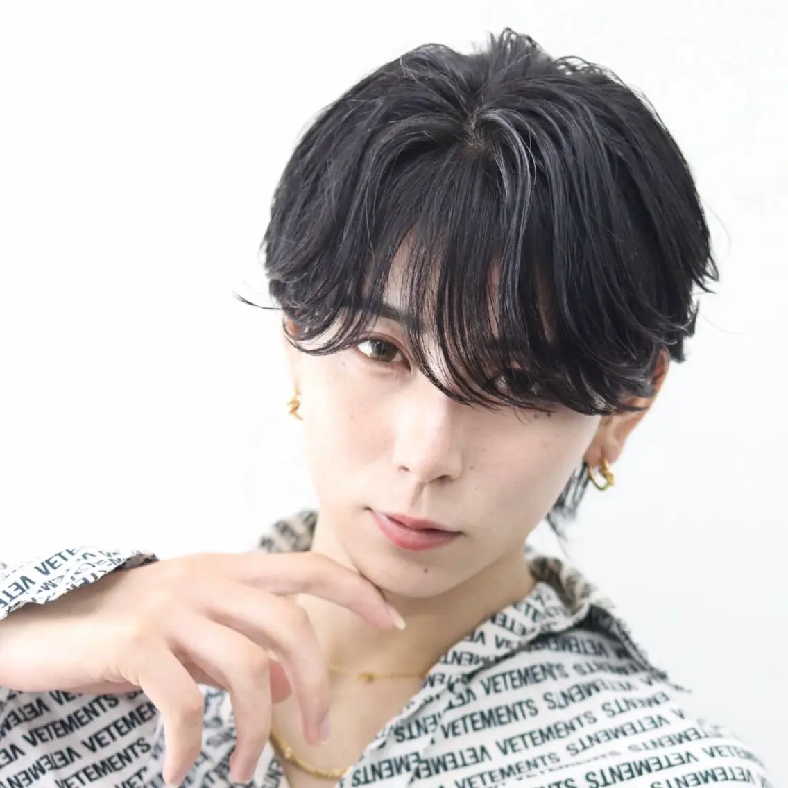 ミディアム パーマ メンズ カット パーマ メンズフェザー毛流れ パーマASHU渋谷のヘアスタイル