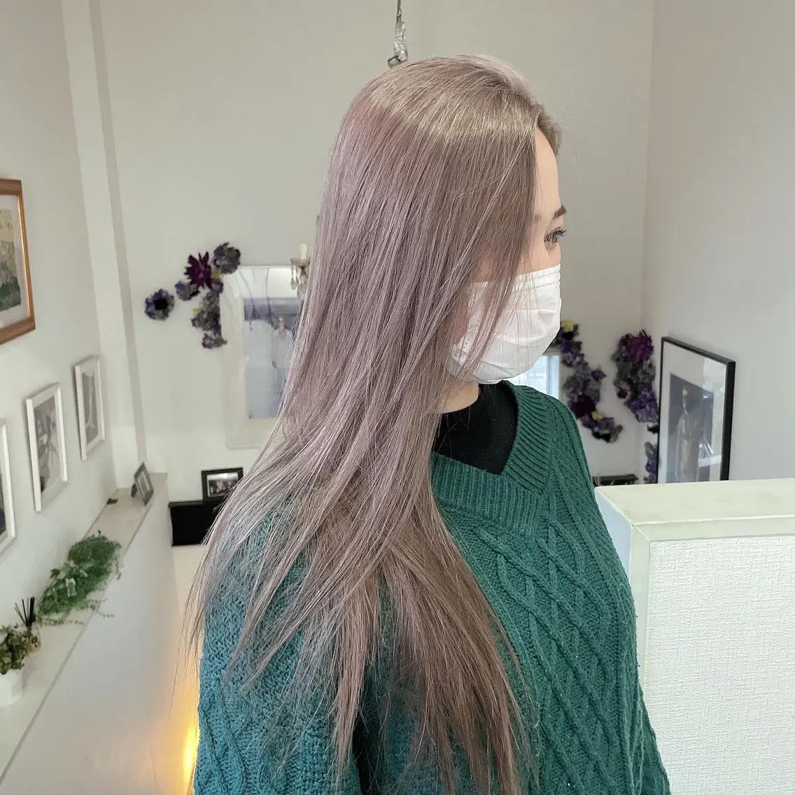 ロング シアーベージュ ヘアカラー 佐藤 香太のヘアスタイル