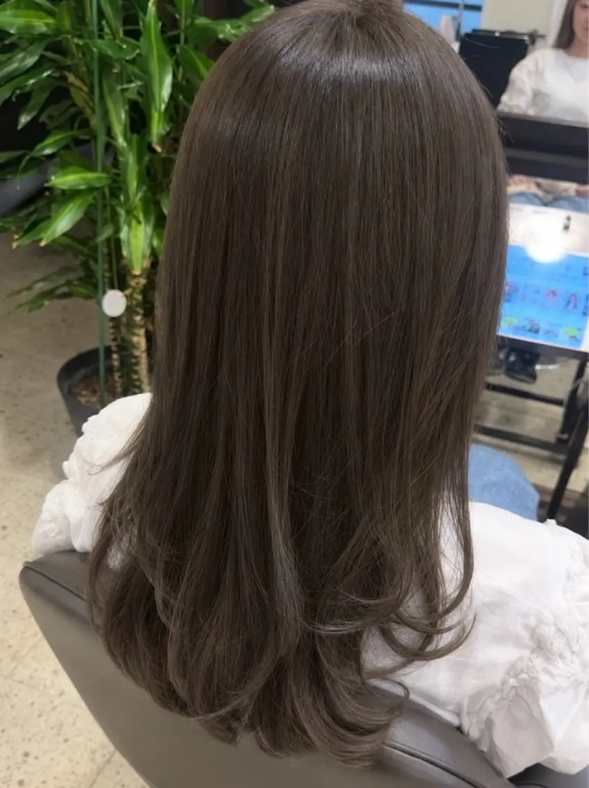 ミディアム カラー ベージュカラー オリーブベージュ ヘアカラー NOA 曽田のヘアスタイル