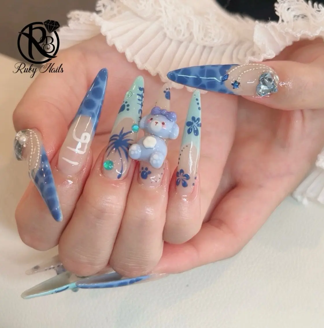 ネイル キラキラネイル 韓国ネイル マグネットネイル ニュアンスネイル 夏ネイル RUBY Nail 日暮里店のネイルデザイン