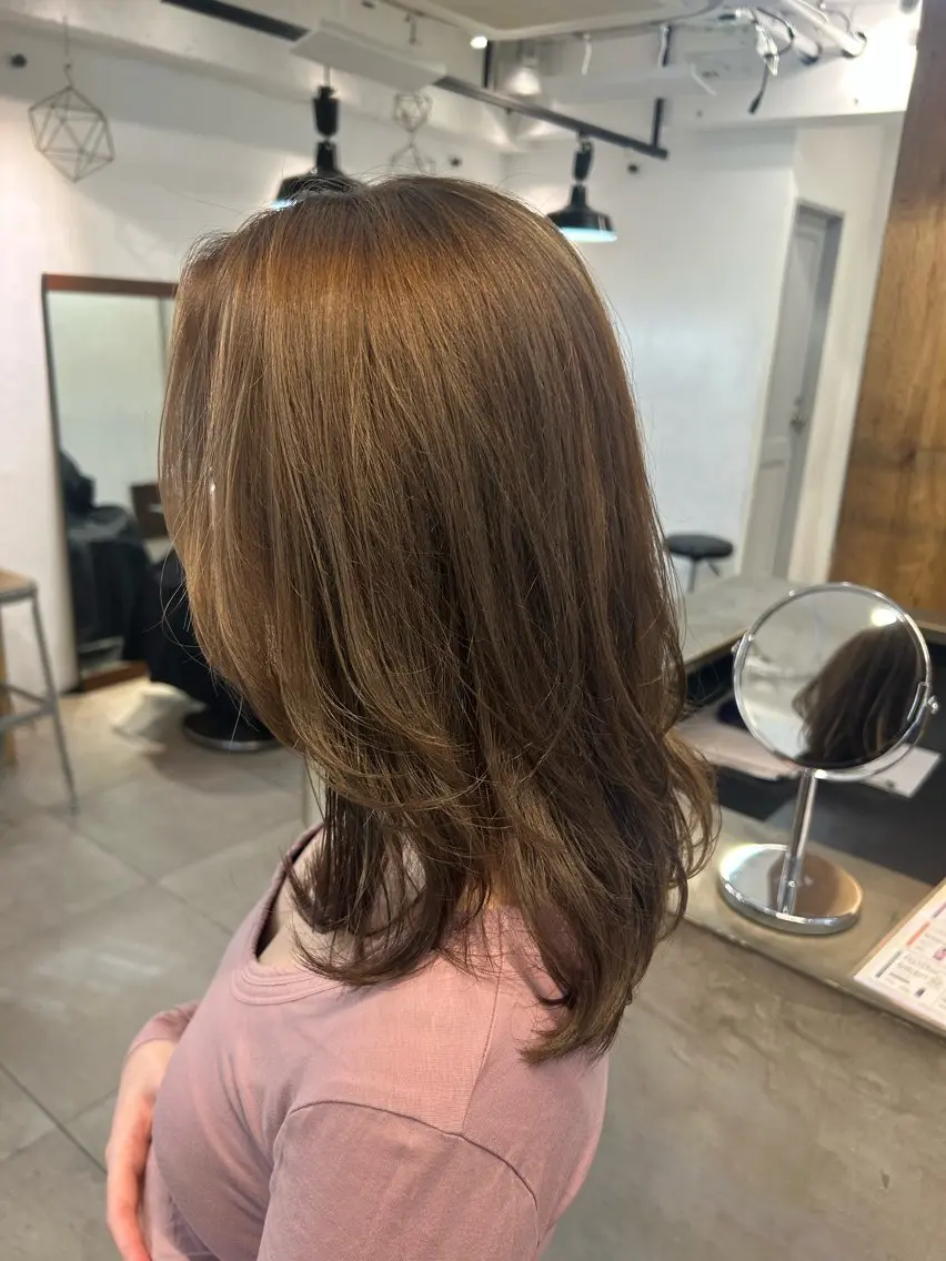 ミディアム レイヤーカット ヘアカラー トリートメント LOE Yuuka/42🩵のヘアスタイル