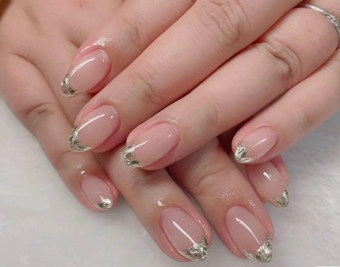 💅 （ミニモ限定割引） HANDガラスフレンチ(ベース色込み)初回ソフトジェルオフ無料の写真