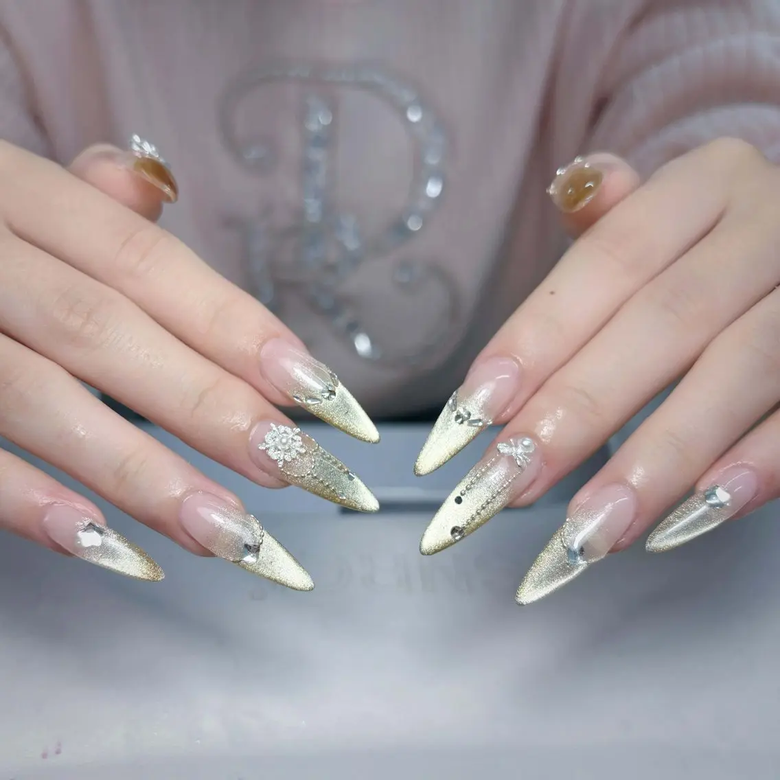 ネイル オーロラネイル ボルドー ブラウン ハート ラメ(グリッター) ハンドネイル ハンドケア Nova Nailのネイルデザイン