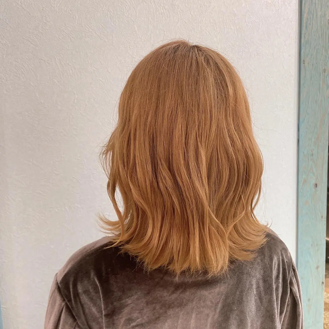 ミディアム カラー 栗原 瑠世のヘアスタイル