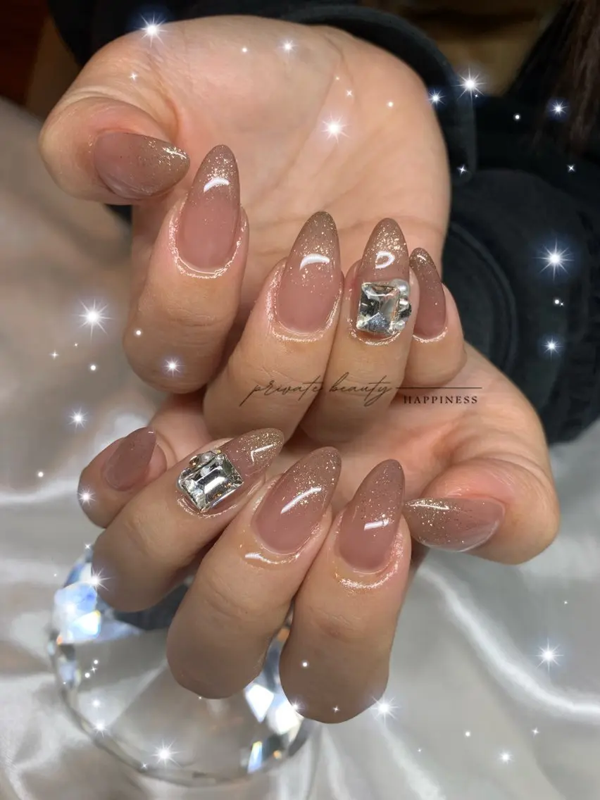 ネイル グラデーション ラメ(グリッター) ラメグラデーション 赤色 スカルプネイル happiness nailのネイルデザイン