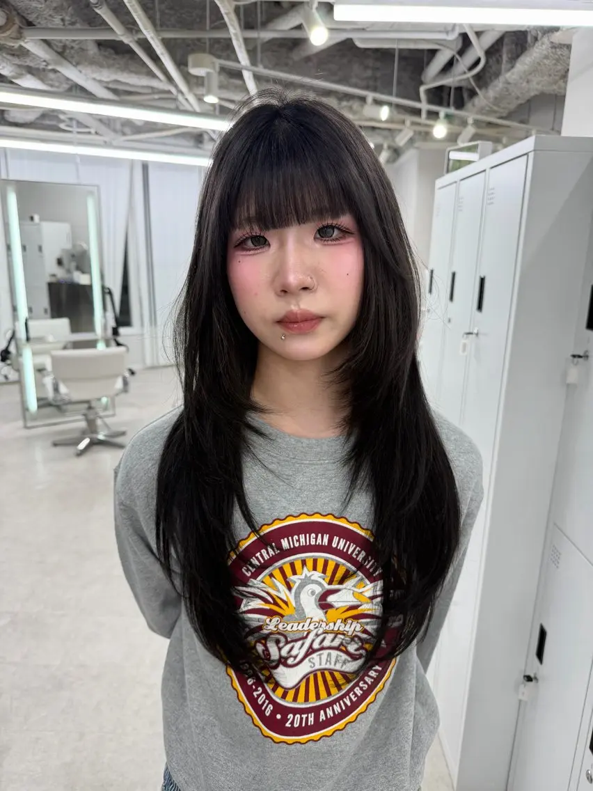 ロング カット タマシロカリン 艶カラー/レイヤーのヘアスタイル