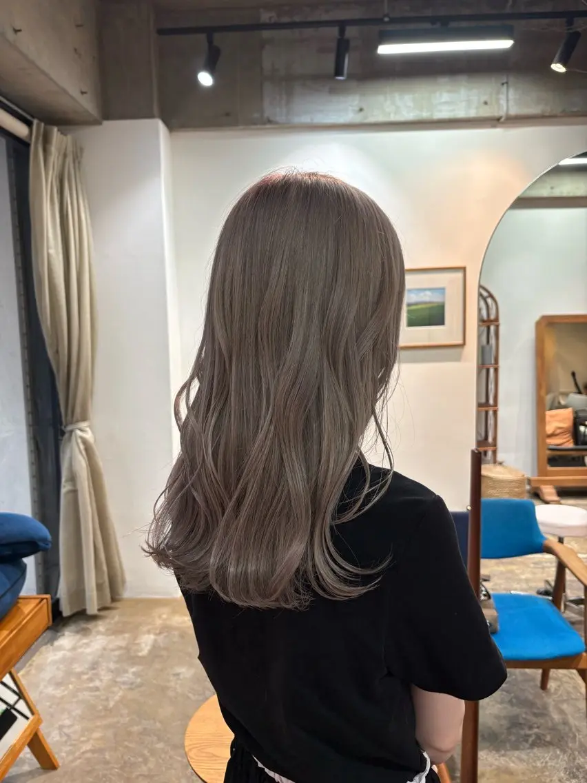 セミロング カット ヘアカラー 樽川 紗月のヘアスタイル
