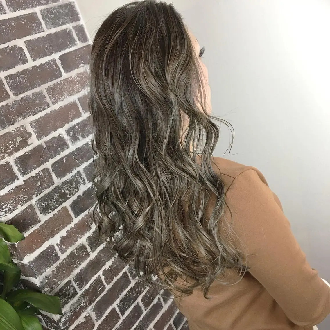 ロング カラー グラデーションカラー グレージュ ハイライトカラー 外国人風カラー ハイライト ヘアカラー トリートメント 江藤 星史のヘアスタイル