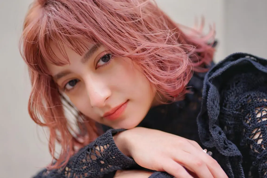 ミディアム パーマ カラー イルミナカラー オン眉 シースルーバング ワイドバング カット N° +aero 横浜のヘアスタイル