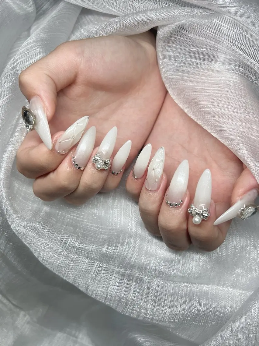 ネイル 長さ出し グラデーション 卒業式 キラキラネイル マグネットネイル ハンドネイル Lee Nailsのネイルデザイン