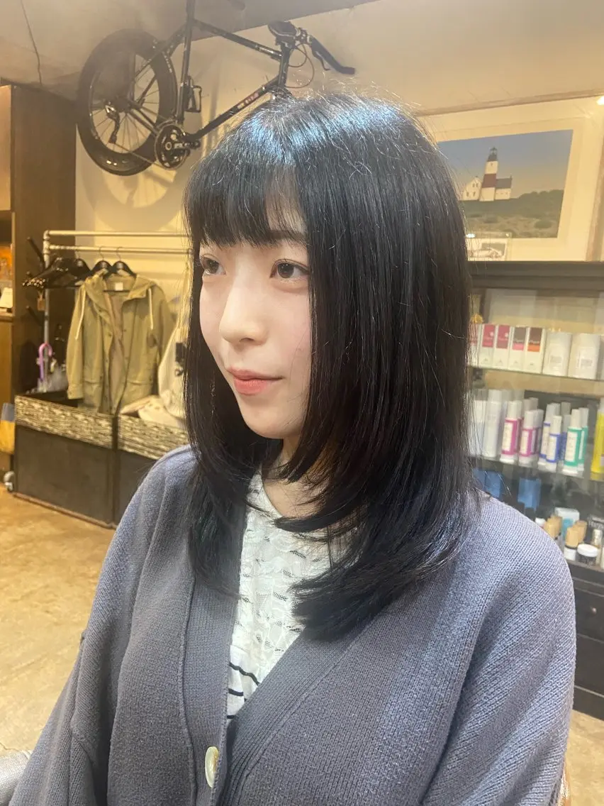 ロング 顔まわりレイヤー レイヤーカット 岡本 蓮太のヘアスタイル
