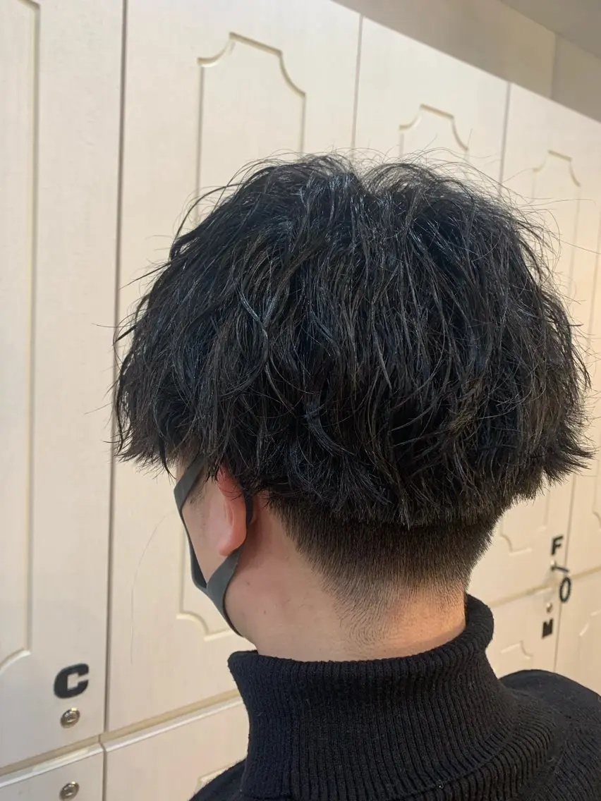 ショート パーマ メンズ ツーブロック 刈り上げ 波巻きパーマ カット パーマ T つぐみのヘアスタイル