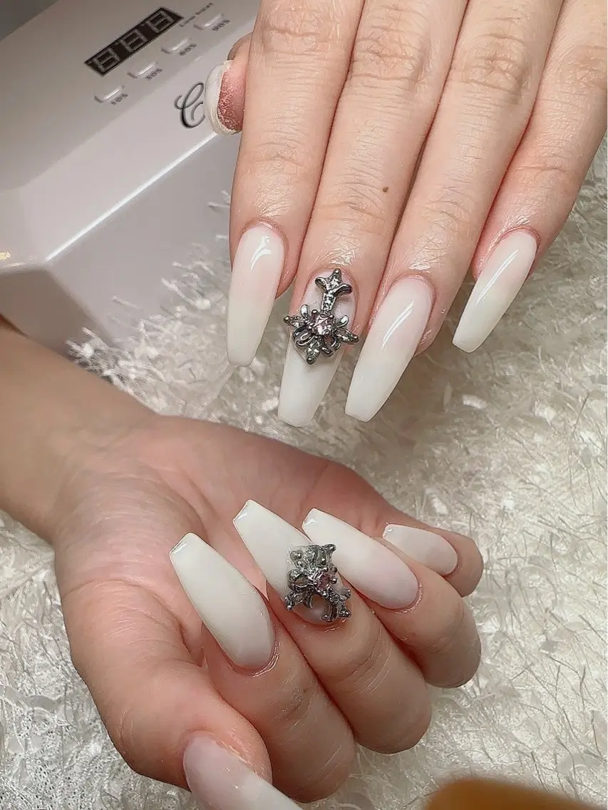 ネイル ネイルチップ Le'a シズカのネイルデザイン