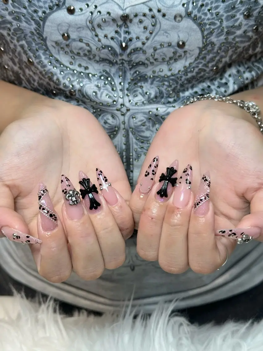 ネイル チークネイル ドット フレンチネイル グラデーション ハート ハンドネイル Julli NailStudioのネイルデザイン