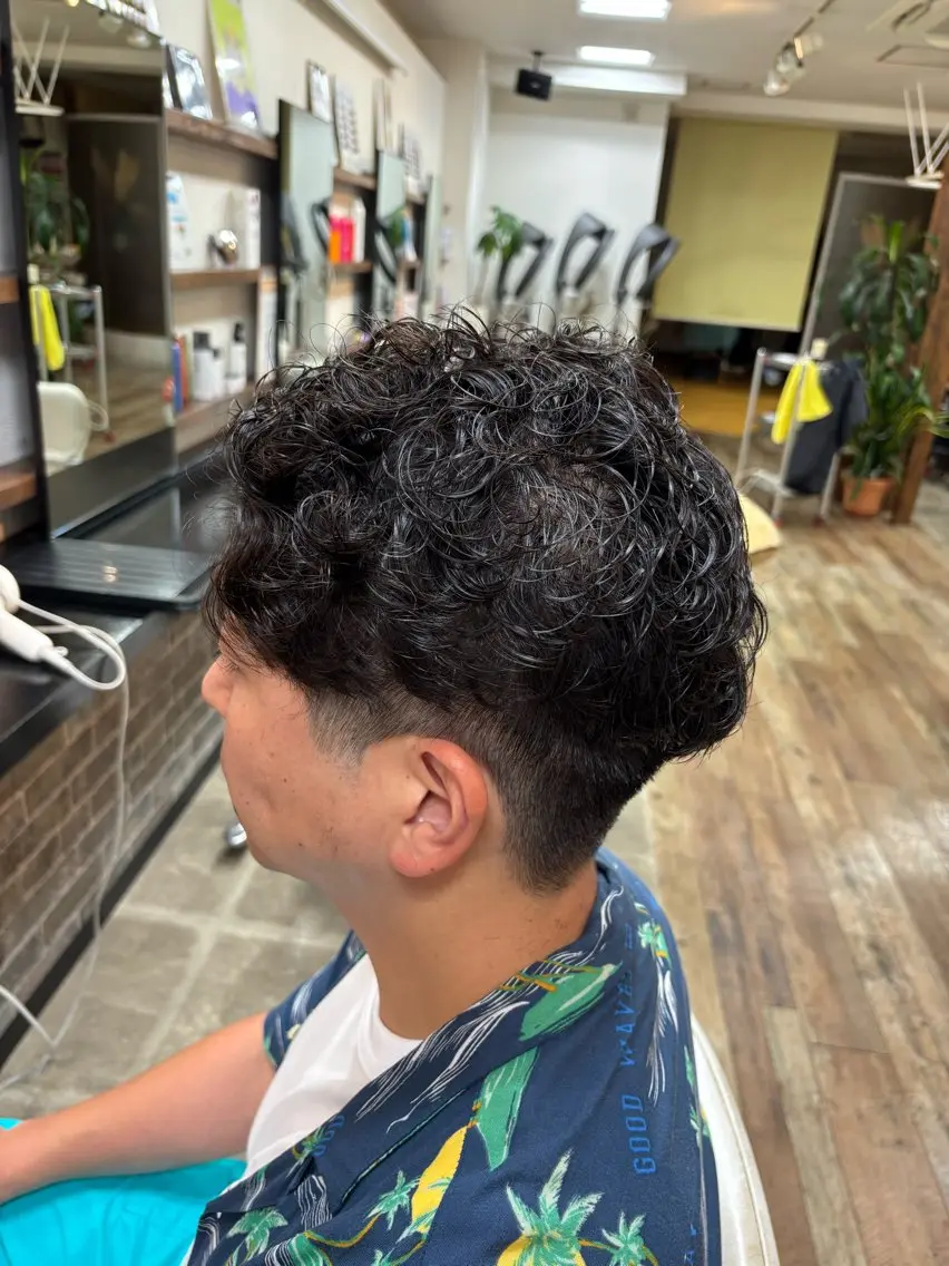 パーマ ヘアアレンジ メンズ メンズパーマ 刈り上げ カット パーマ イツキ🌕デザインカ ラー🥨髪質改善🫧のヘアスタイル